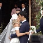 Nozze Federica Pellegrini, il lungo bacio allo sposo Matteo