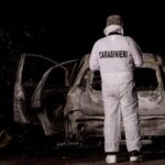 Cadavere carbonizzato nel bagagliaio di un'auto nel Bresciano