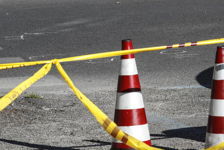 17enne morta su auto fuori strada, arrestato il conducente
