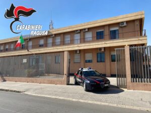 Vittoria, rissa a martellate in famiglia: scivolo colpisce carabiniere