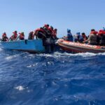 Pozzallo, 26 migranti in porto ustionati dal sole: tra loro 8 bambini