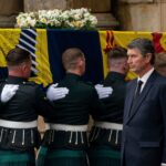 Da Balmoral ad Edimburgo, il lungo abbraccio ad Elisabetta
