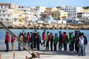 C'è un'altra neonata morta di sete nel Mediterraneo, il sindaco Ammatuna: "Scene da lager nazisti"