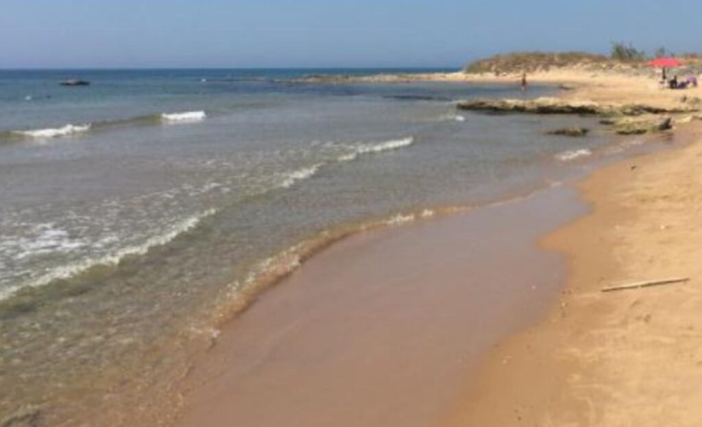 Marina di Ragusa, nudisti? e non solo, nella spiaggia di Maulli
