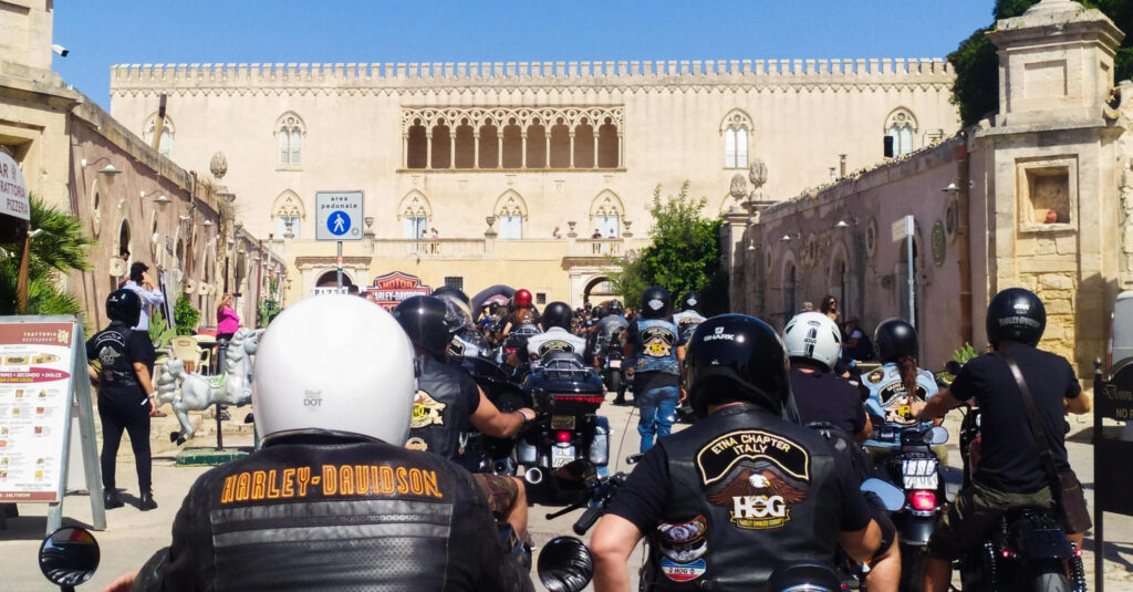 Rally del Saraceno, 200 harleysti al Castello di Donnafugata VIDEO