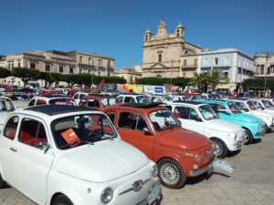 Maxi raduno di Vespe e 500 a Pachino FOTO VIDEO