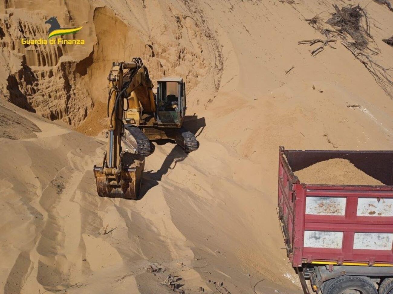 Furto di sabbia al Maccone Bianco, un arresto
