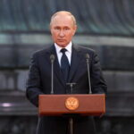 Putin, 'continueremo a combattere per la nostra patria'