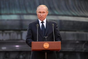 Putin, 'continueremo a combattere per la nostra patria'