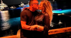 Gigi D'Alessio bacia Denise