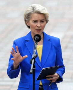 Von der Leyen, siamo a democrazia contro autocrazia