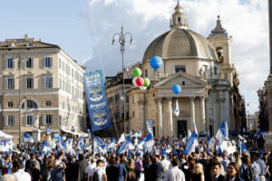 Berlusconi, siamo la maggioranza, nostre bandiere unite