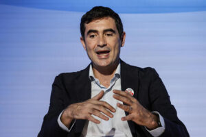 Fratoianni a Meloni, faccia passo in piÃ¹, si dica anti-fascista