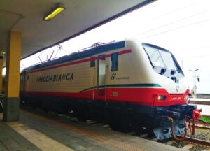 Il Frecciabianca è fallito: lento, caro e inutile. Stop alle prenotazioni