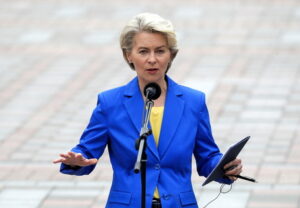 Salvini, Lega presenterà mozione censura su von der Leyen