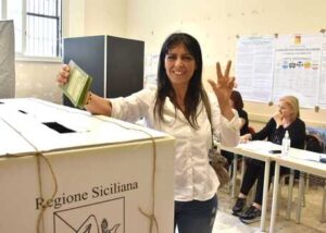 Regionali: candidata Eliana Esposito vota nel catanese