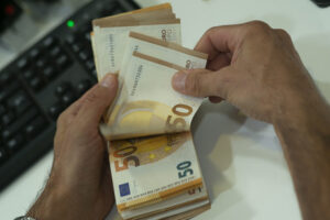 Bonus 200 euro: domani via alle domande degli autonomi
