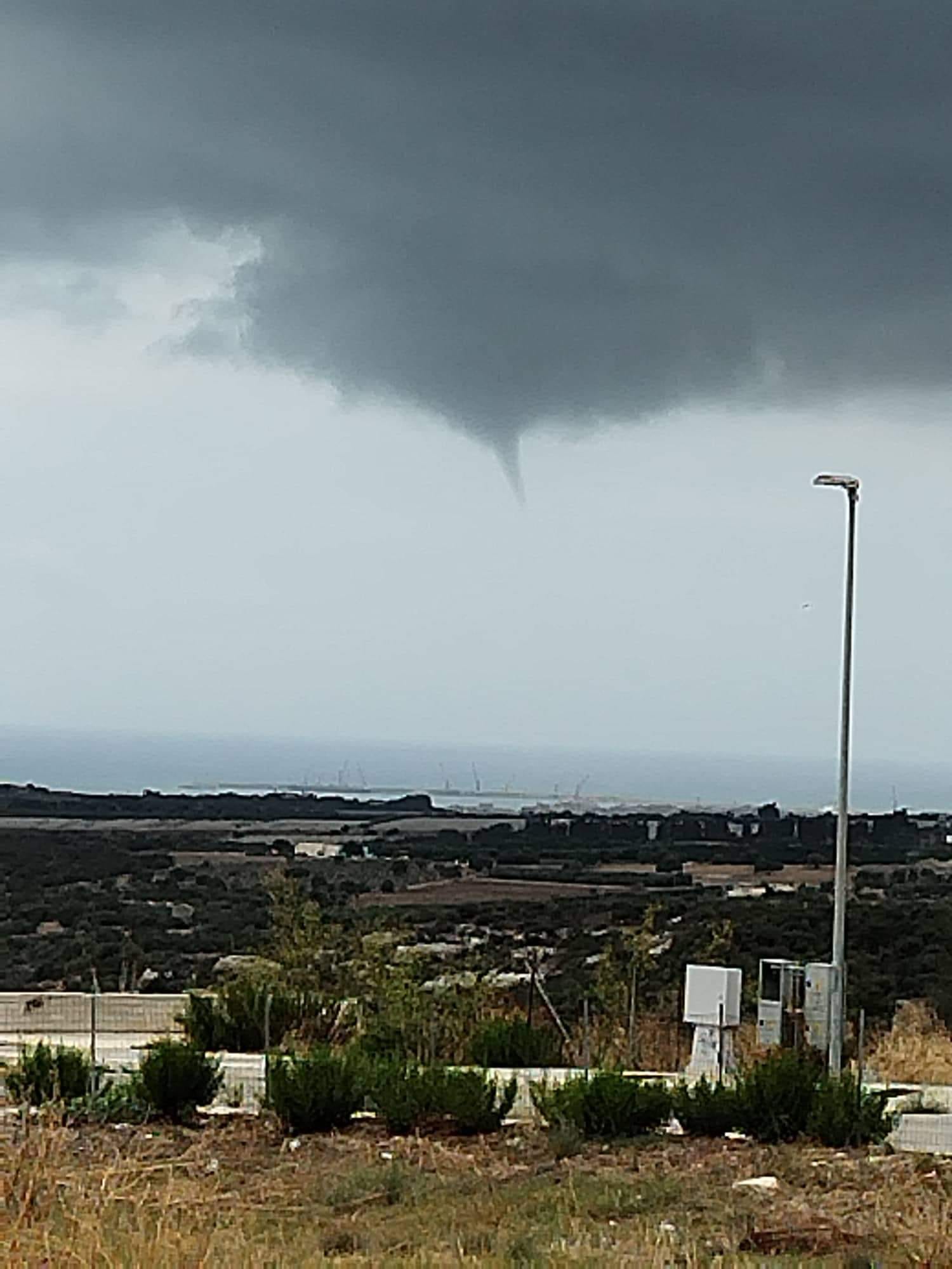 Nube a imbuto al largo di Ispica VIDEO