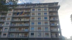 Lavoro: operai ex Keller su tetto edificio Anas a Palermo