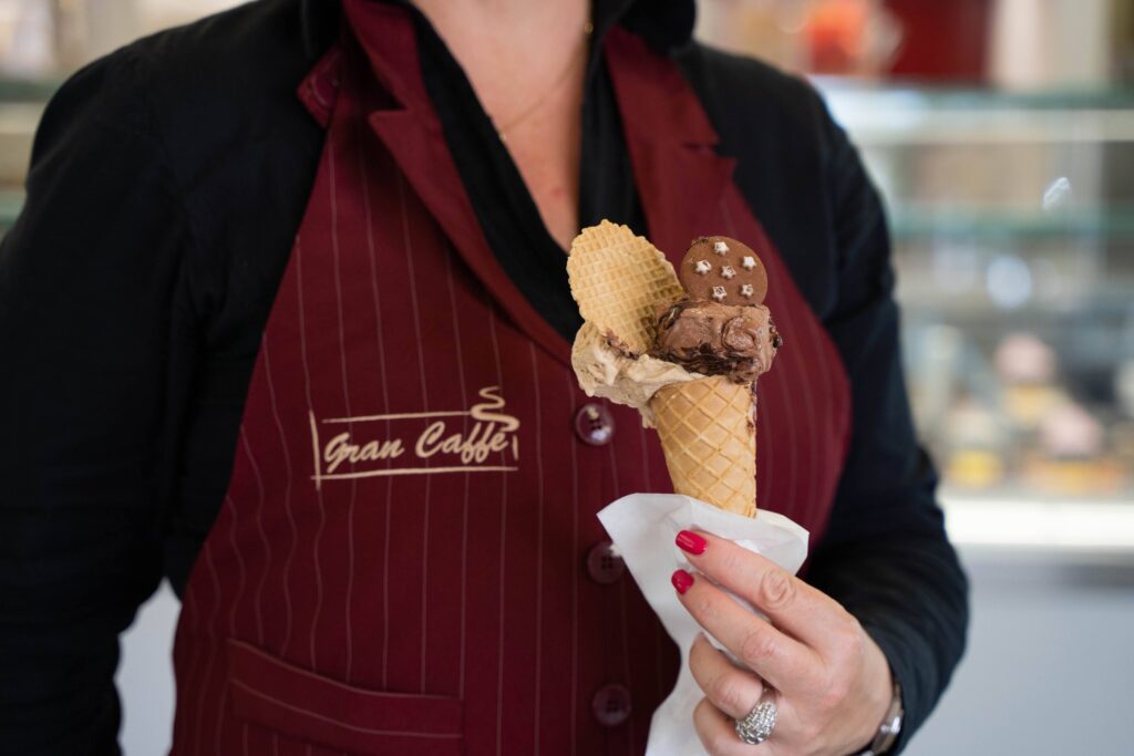 Storico bar chiude, temporaneamente, per il caro-bollette