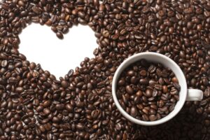 Caffè, due tazzine al giorno riducono i rischi di problemi cardiaci