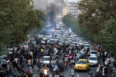 Iran, ‘terroristi fomentano le proteste’, oltre 200 arrestati