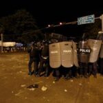 Indonesia: scontri dopo partita calcio, almeno 127 morti