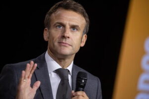 Macron, All'Europa serve strategia nucleare per l'energia
