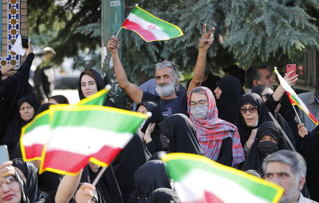 Iran: 17enne morta in proteste, per la madre è stata uccisa