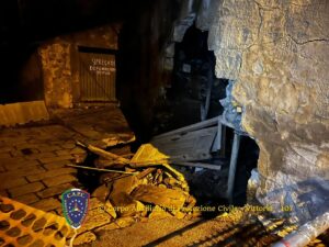 Vittoria, casa franata e famiglia sgomberata FOTO