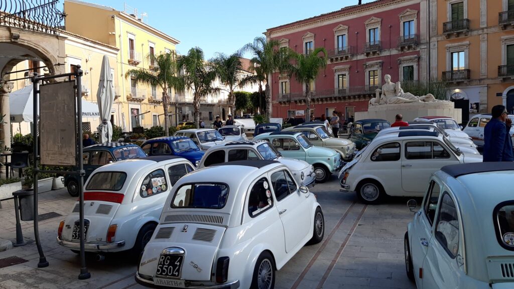 Comiso, maxi raduno di Fiat 500 FOTO VIDEO