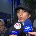 Rekabi torna a Teheran accolta come un'eroina da sostenitori