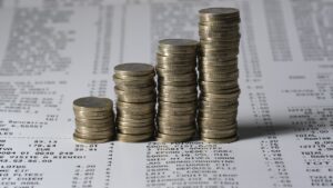 Cancellare ogni debito, senza dare nulla: come funziona l’esdebitazione