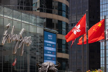Borsa: Hong Kong chiude a -6,36% dopo nuovi vertici Pcc