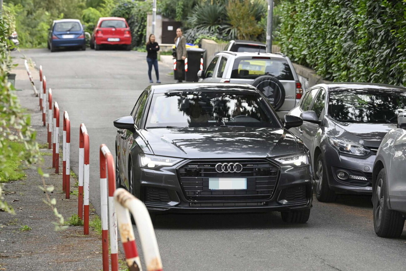 Auto sovrana, Giorgia Meloni lascia la bella Audi A6 per un’Alfa Giulia Auto sovrana, Giorgia Meloni lascia la bella Audi A6 per un’Alfa Giulia
