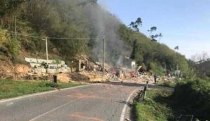 Esplosione a Lucca,un morto e 2 persone estratte vive da macerie
