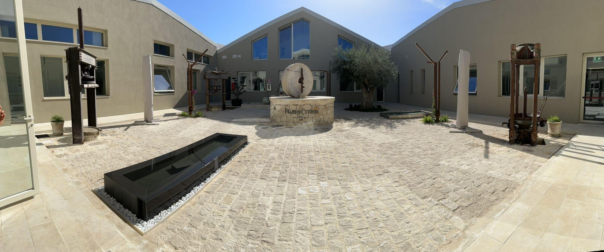 Scuola, il Ferraris di Ragusa in visita ai frantoi Cutrera