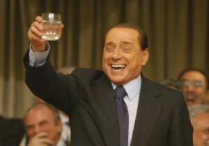 «Caro Berlusca beviti la vodka siciliana, è meglio di quella di Putin»