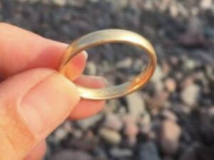 Ho perso la fede nuziale a Marina di Ragusa