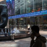 Borsa: Hong Kong poco mossa, apre a -0,16%