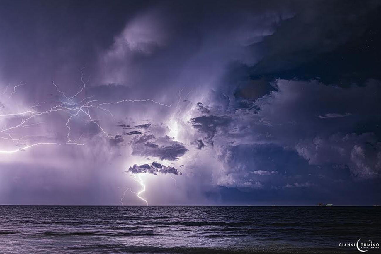 14 novembre, fulmini al largo della costa ragusana