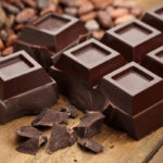 Mangiare cioccolato fondente fa bene: ecco i benefici
