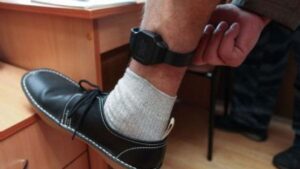 Va in carcere l'ispicese che manometteva il braccialetto elettronico