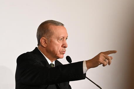 Erdogan, ‘contro le forze curde non faremo solo raid aerei’