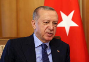 Erdogan, raid aerei contro forze curde sono solo l'inizio