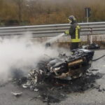 Folle corsa a 300 all'ora, la Lamborghini prende fuoco