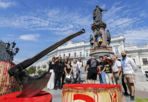 Odessa smantella il monumento a Caterina II di Russia