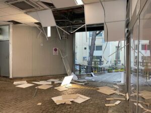 Furgone danneggia ingresso pronto soccorso a Palermo