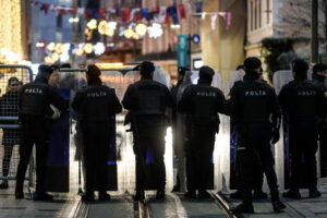 Italiana arrestata a Istanbul durante manifestazione, 'sta bene'