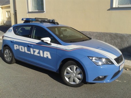 Ordigno rudimentale contro bar a Siracusa, indaga la polizia